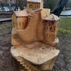 Legeby-stol til legepladsen i børnehaven træskulptur