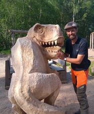 Dinosaurus træskulptur savet med motorsav ArTart.dk